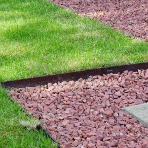 Metal lawn edging